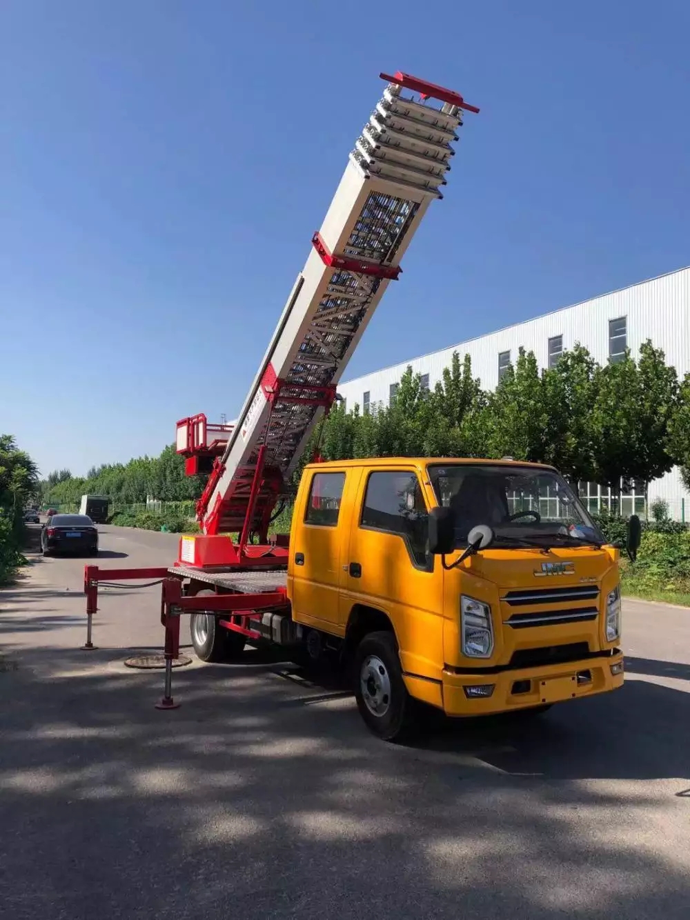 汨罗附近的云梯车出租服务：轻松解决高空作业需求